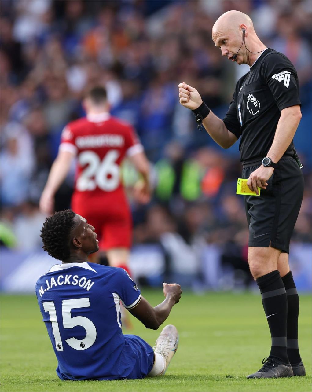 爱游戏在线登录-浙江队训练开放日，关键时刻扳平良机引欢呼，英超在即，资深球员宣示担当 